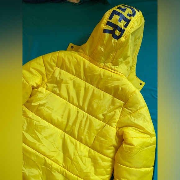 Thick Tommy Hilfiger Coat Boys size Medium (10/12) - Picture 6 of 6